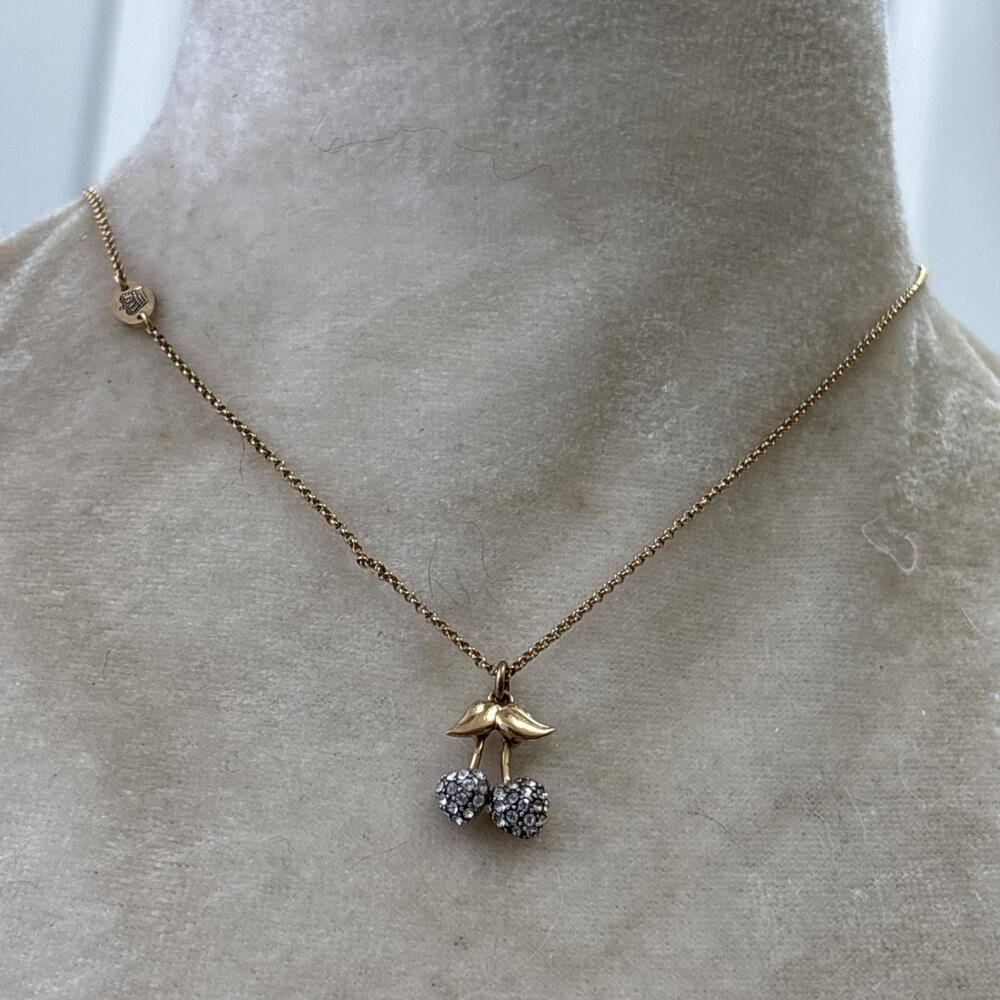 Vintage JUICY COUTURE Cherries Pendant Charm Necklace Gold Tone Y2K Jewelry - Picture 10 of 10